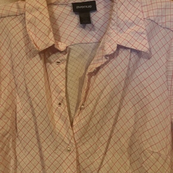 Pink light-dark diamond Pearl Button Blouse (Avenue)- Size 22-24 - Picture 2 of 2